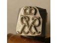 Stempel Korona ЯR Litera Gotycka