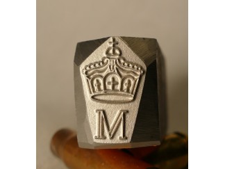 Stempel Litera M pod koroną Kriegsmarine